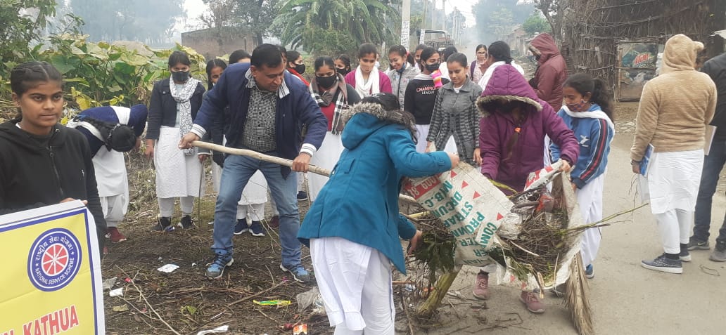 NSS unit of GDCW Kathua conducts cleanliness drive