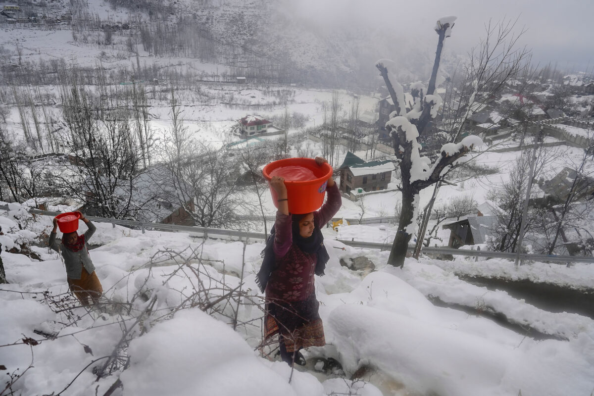 Cold wave further intensifies in Kashmir; skiing resort Gulmarg shivers at -9 deg C