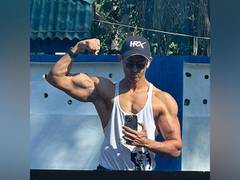 Hrithik Roshan flaunts his drool-worthy body, shares his fitness mantra in Insta post