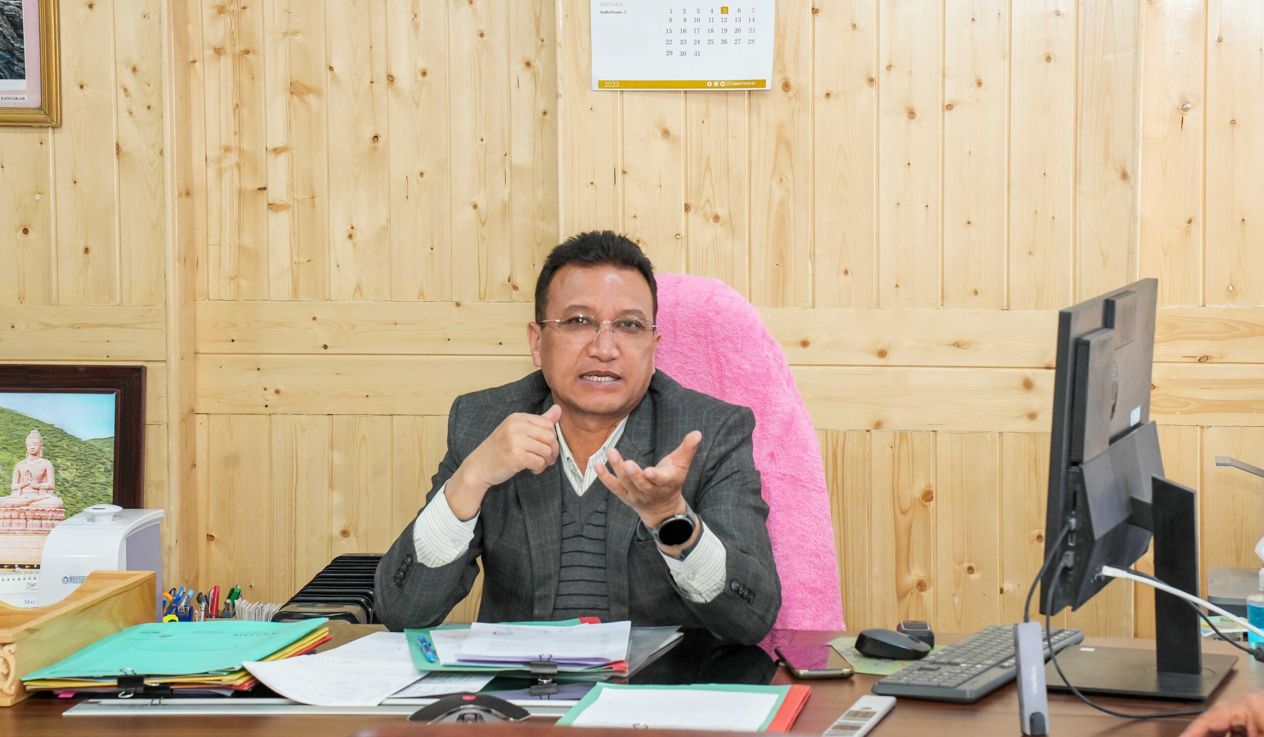 Tourism Department Plans Revamp of Khardungla: Enhancing Safety & Tourist Experience and Preserving Natural Beauty