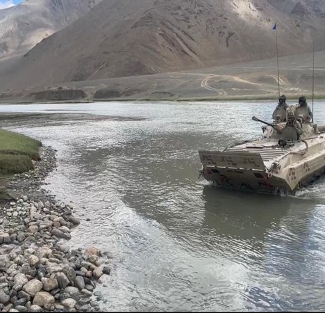 Eastern Ladakh: Indian Army tanks, combat vehicles carry out drills…
