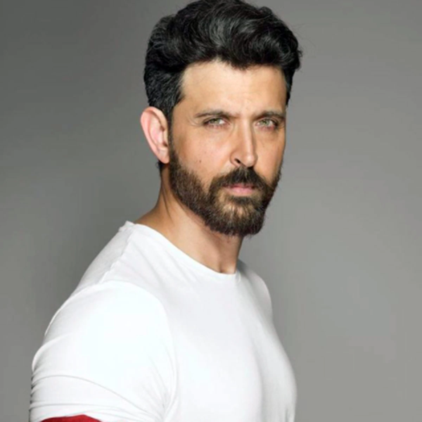 Hrithik Roshan accorded warm welcome by fans in Jammu, dances to ‘Ek Pal Ka Jeena’