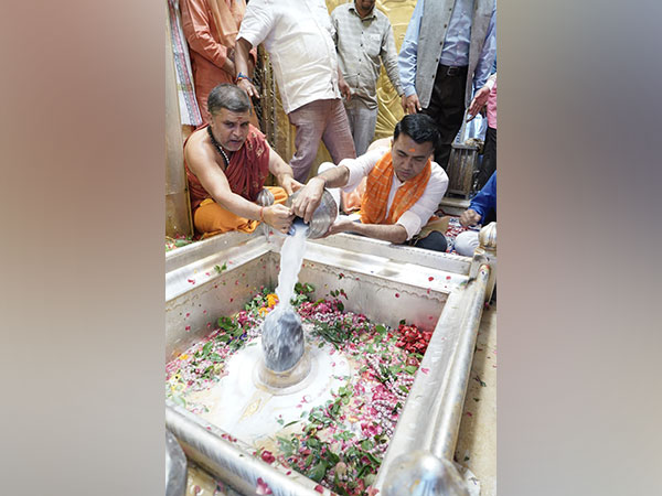 Goa CM offers prayers at Varanasi’s Kashi Vishwanath temple on Shravan Somvar