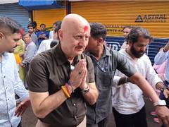 Anupam Kher visits Lalbaugcha Raja to seek blessings of ‘Bappa