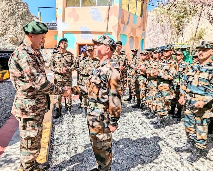 Lt Gen Upendra Dwivedi visits forward areas in Siachen to review operational preparedness