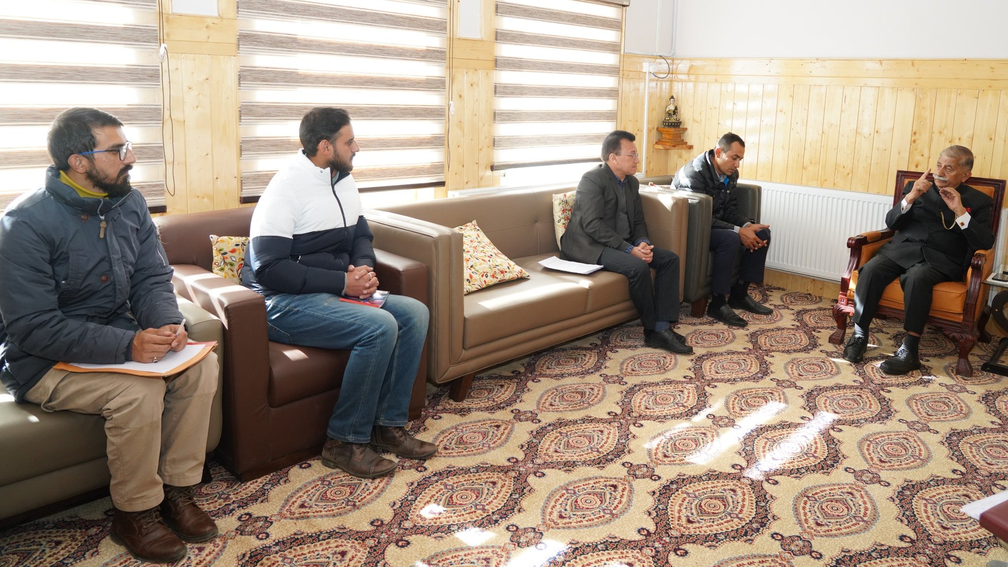 Delegation of Handloom & Handicrafts Deptt calls on LG Ladakh BD Mishra