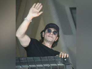 “Look good, feel better, dance a lot tonight”: SRK extends…