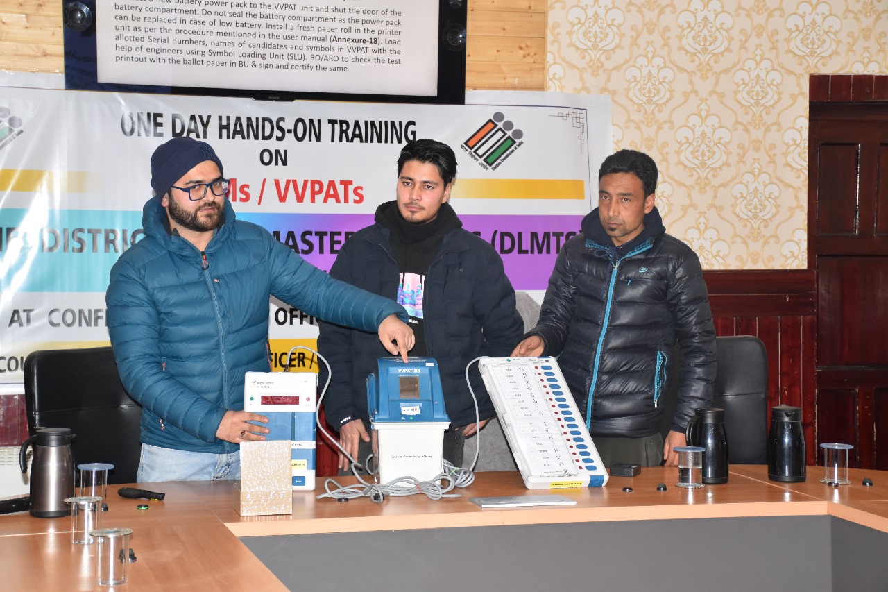 One day hands-on training on EVMs\VVPATs held at Leh