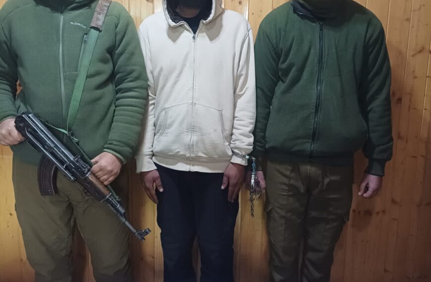 Baramulla police arrest drug peddler, seize 105 grams of charas