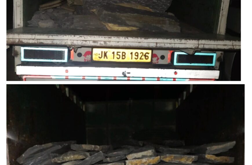 2 vehicles carrying illegal mining material seized in Bandipora