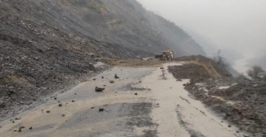 Jammu-Srinagar highway remains blocked due to landslides, travel advisory issued