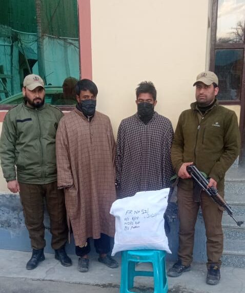 Police seize vehicle, arrest two drug peddlers with contraband in Baramulla