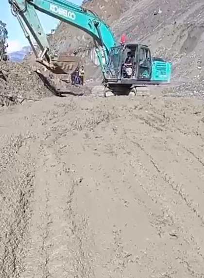 Mudslides and shooting stones block Jammu-Srinagar Highway; restoration work underway
