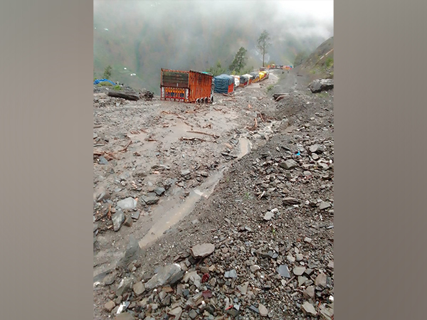 Jammu-Srinagar highway restricted tonight for road widening project; Travel advisory issued
