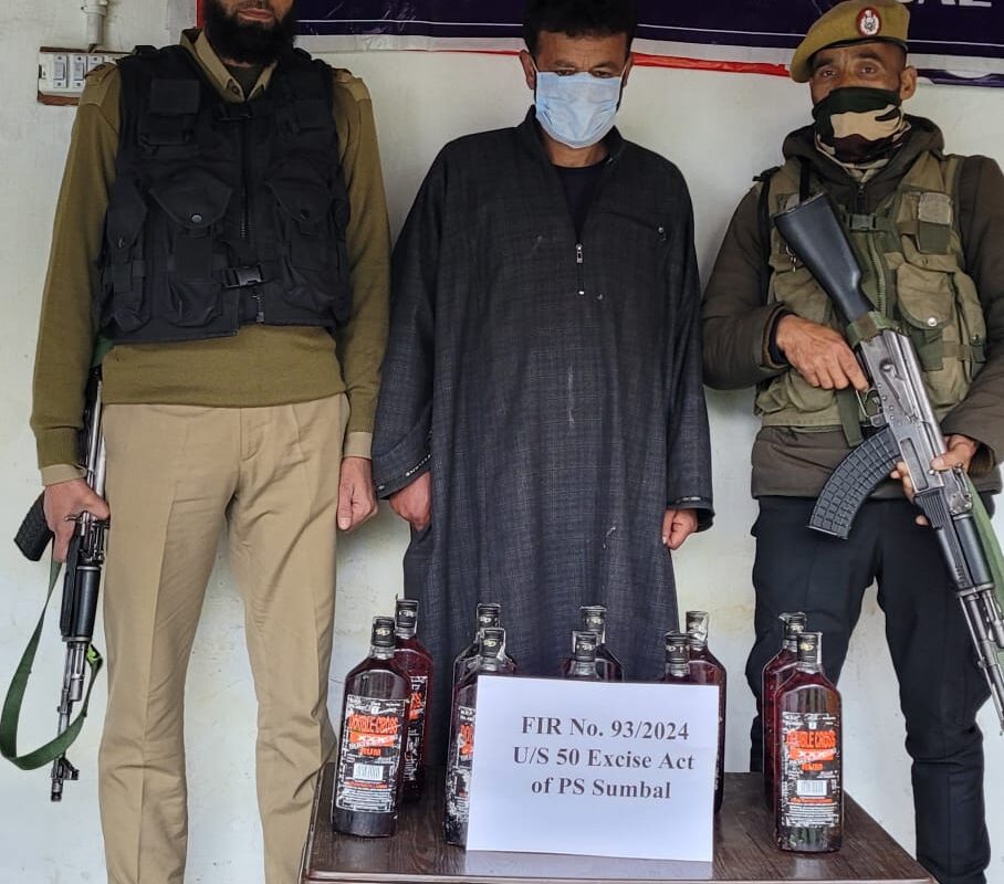 Bootlegger arrested in Bandipora; 10 bottles of illicit liquor seized