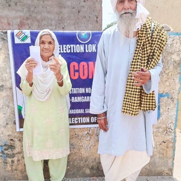Elderly Couple cast vote for Lok Sabha polls at Ramgarh