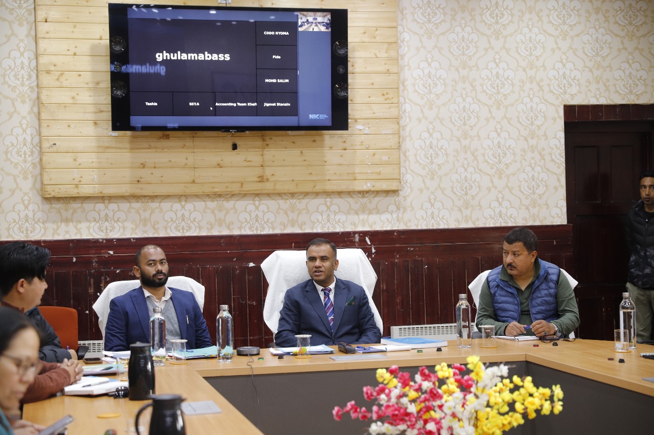 Expenditure Observer Gajendra Singh chairs meeting with Election Officers