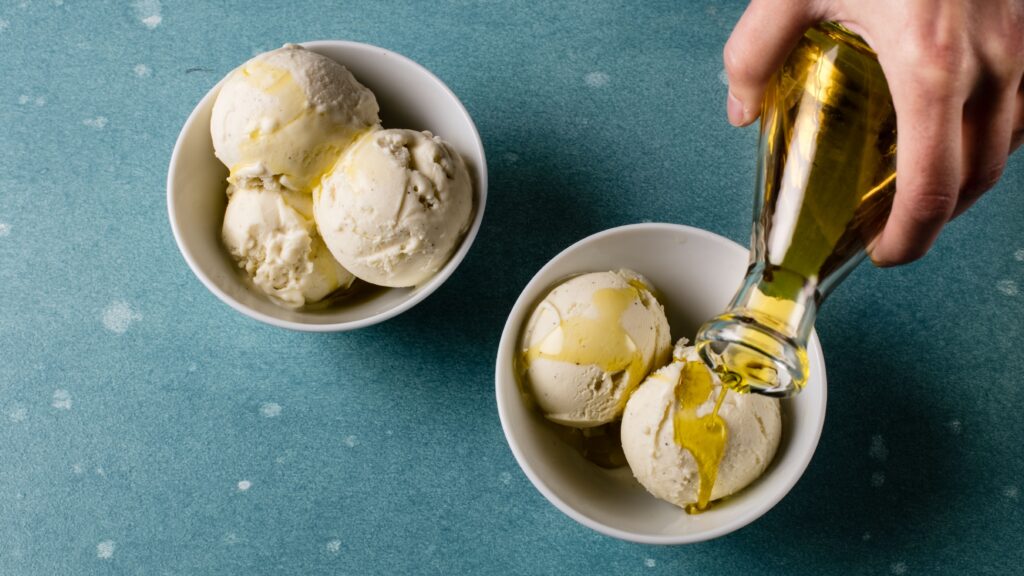 Olive oil ice cream in the bowl. 