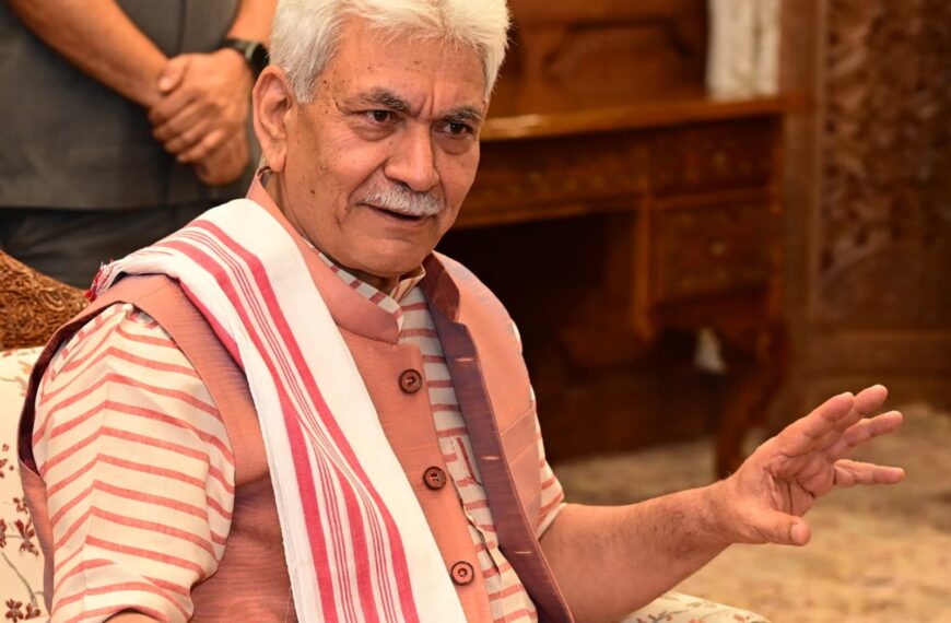 LG Manoj Sinha interacts with members of Apex Committee on Agriculture Development