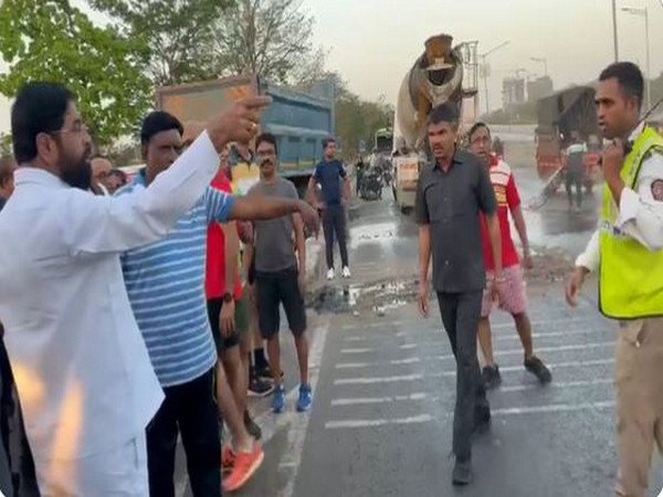 Maharashtra CM Eknath Shinde stops convoy after tanker oil spill accident