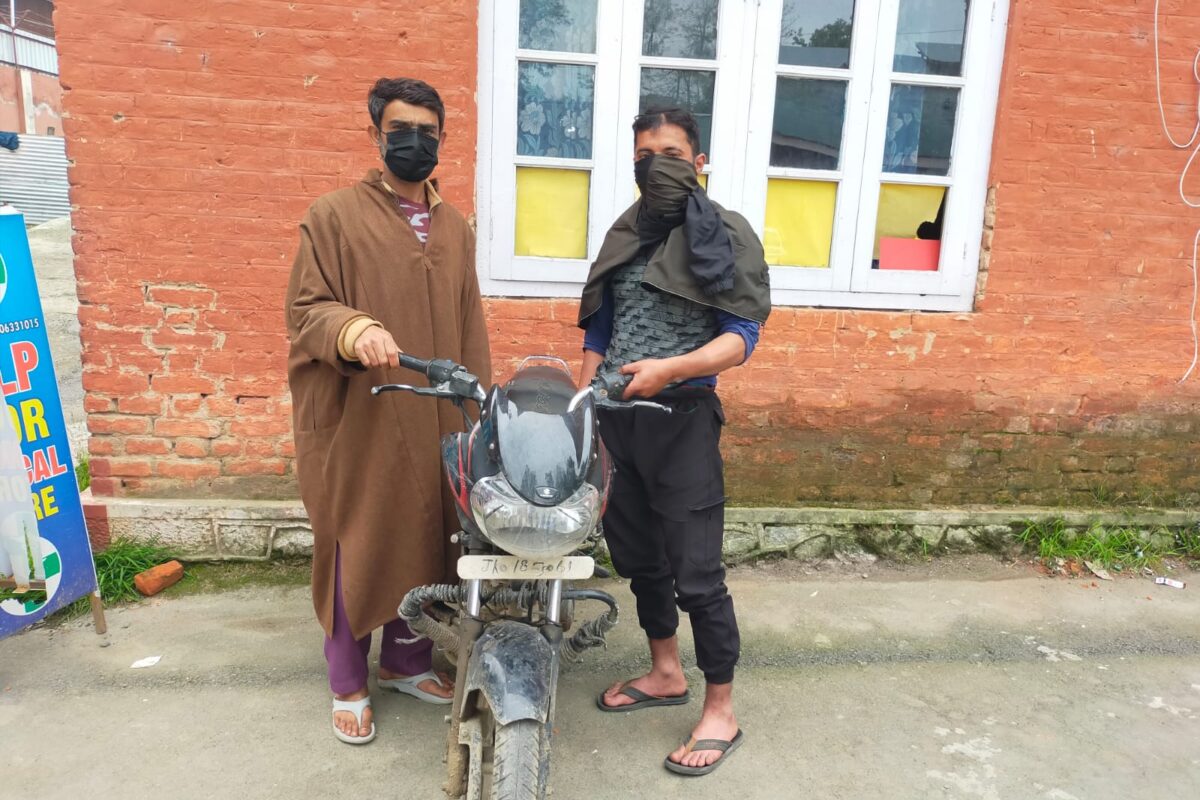 Two Pickpockets arrested, Stolen Cash recovered in Kulgam
