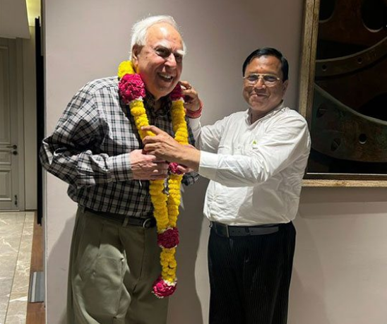 CJI congratulates Kapil Sibal on being elected as new SC bar…