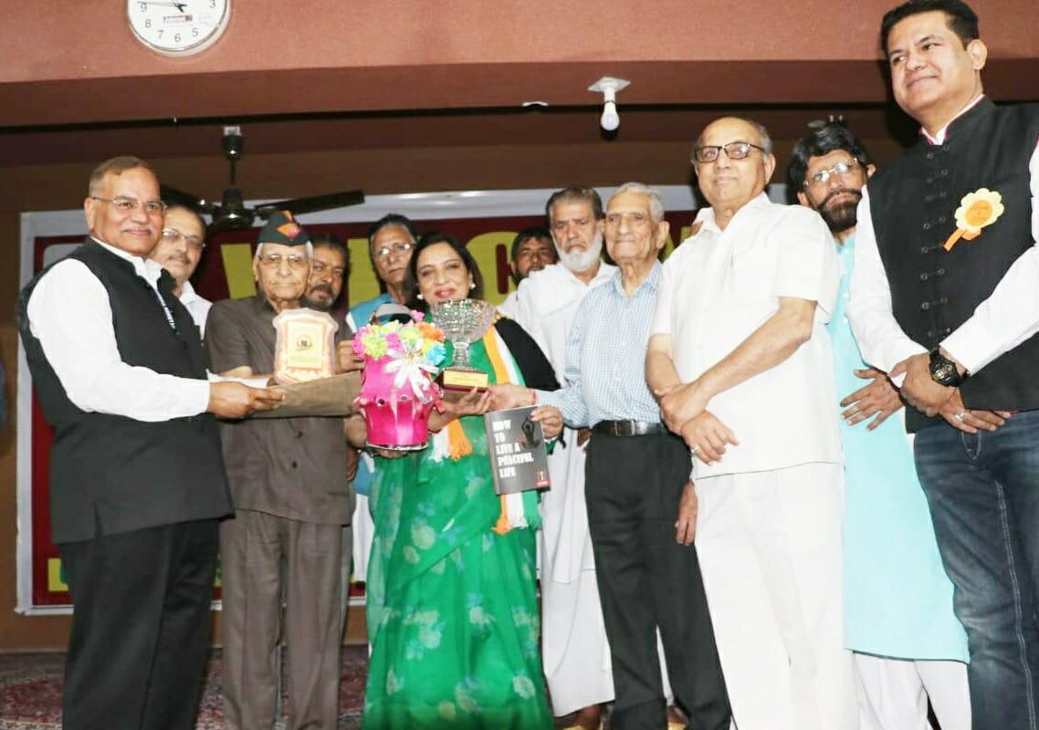 Padma Vibhushan Dr.Nirmala Deshpande Award 2024 conferred on Kunwrani  Ritu Singh