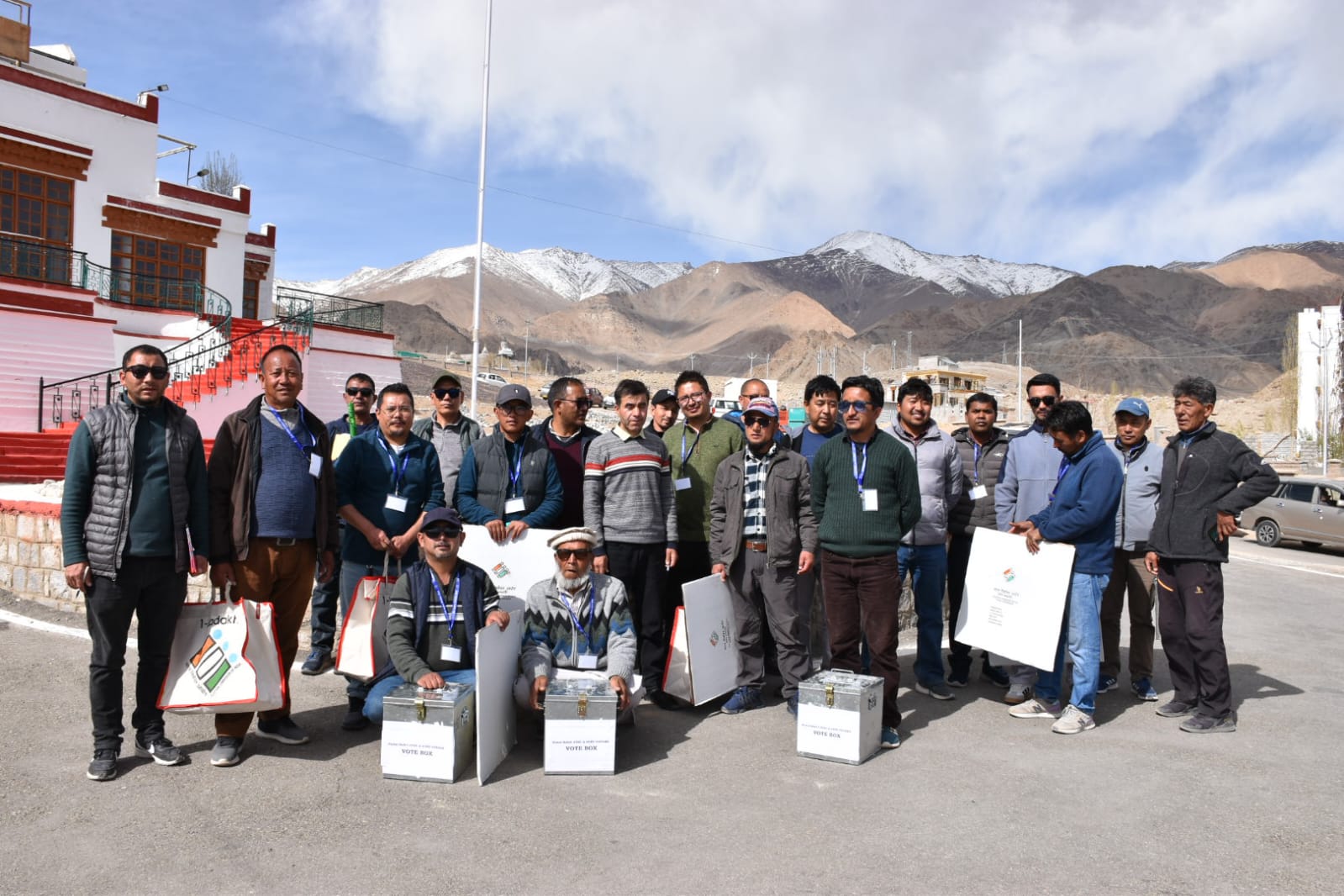 Assistant Returning Officer, Postal Ballot flags off 7 polling teams of Absentee Voter Senior Citizen & Absentee Voter Person with Disabilities (AVPD) in Leh