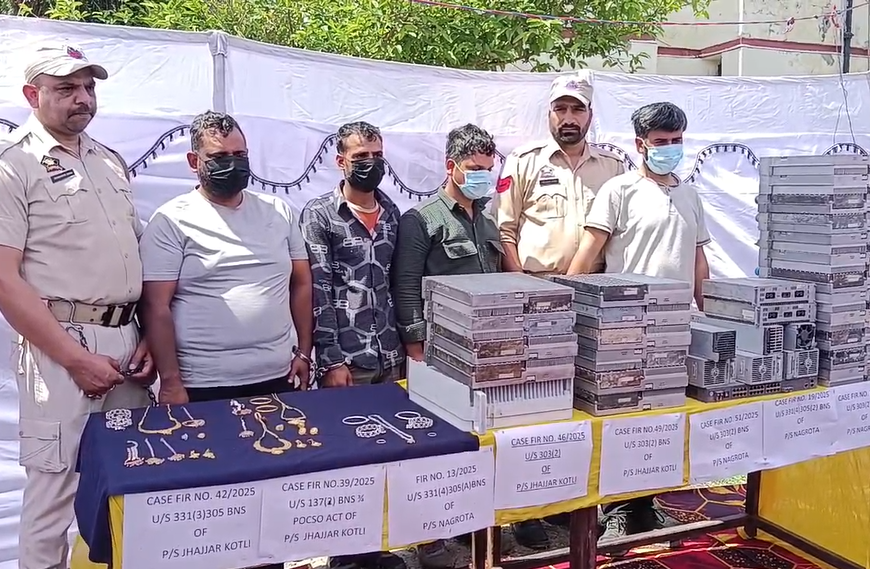 SP Rural Brijesh Sharma Addresses Media On Recovered Stolen Goods in Nagrota.