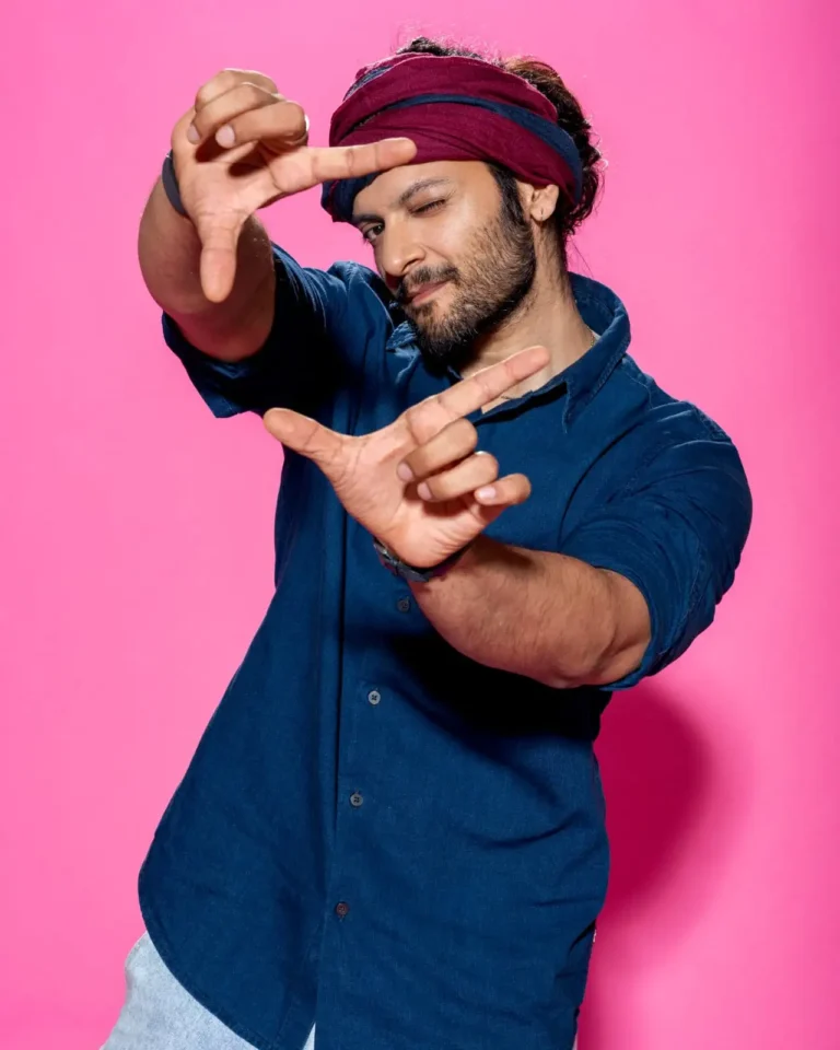 Ali Fazal all set to Play a Paparazzi in His next?