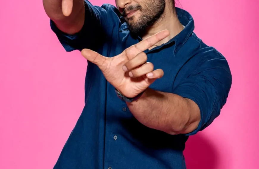 Ali Fazal all set to Play a Paparazzi in His next?