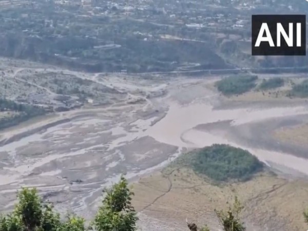 Chenab River witness significant drop in water levels in Reasi district. (Photo/ANI)
