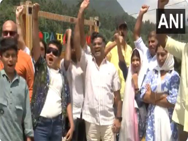 Tourists in Pahalgam hail Operation Sindoor (Photo/ANI)