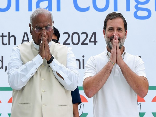 Congress President Mallikarjun Kharge and Lok Sabha LoP Rahul Gandhi (File photo/ANI)