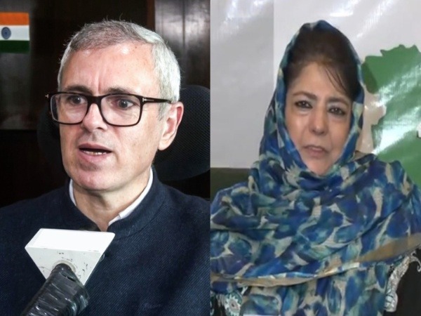 J-K CM Omar Abdullah (left) and PDP chief Mehbooba Mufti (File Photo/ANI)