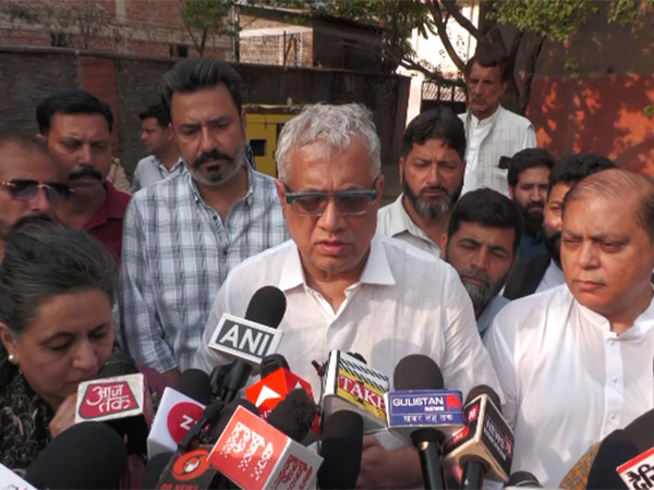 TMC MP Derek O' Brien along with other MPs meeting families affected by Pakistani shelling (Photo/ANI)