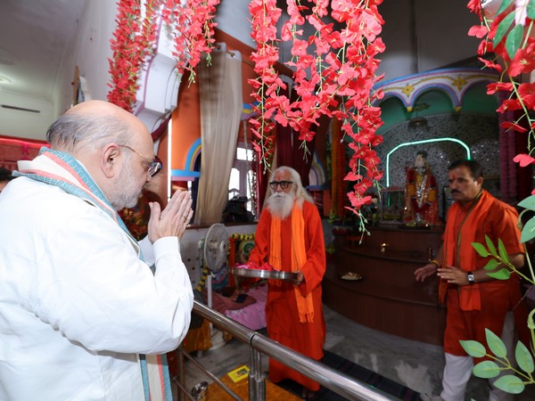 Union Home Minister Amit Shah visits Geeta Bhawan temple in Poonch (Photo/X @AmitShah)