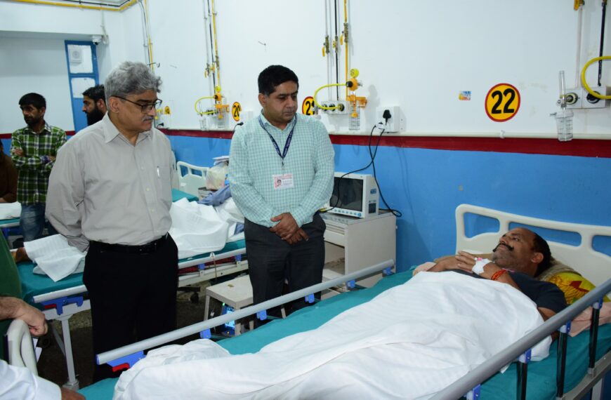Dulloo visits GMC Jmu to assess health of cross-border shelling victims