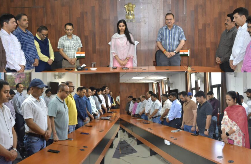 Reasi Administration observes two-minute silence to pay tribute to ADDC Rajouri and others who lost their lives