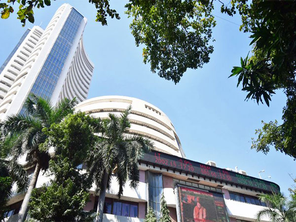 Indian indices declines for 3rd consecutive day, Sensex-Nifty ends in red, Realty up 1%