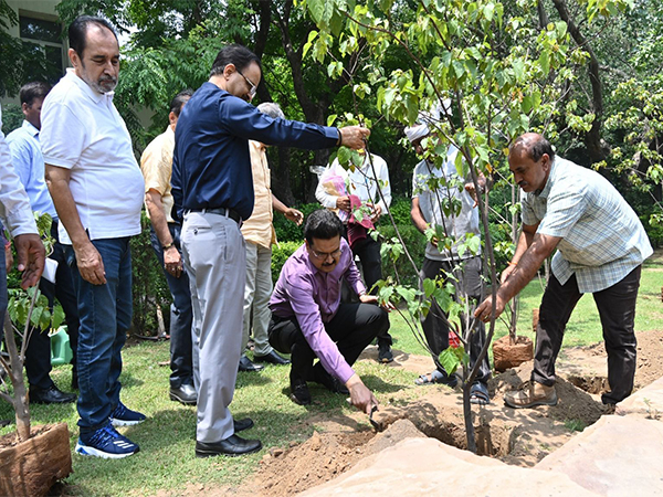 DU Plants ‘Sindoor’ on World Environment Day (Photo/Press Release)